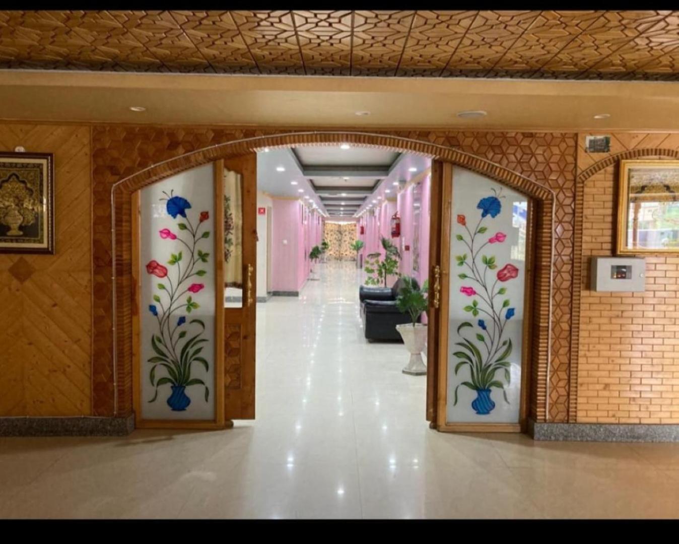 Hotel Shefaf Durgjan Buitenkant foto
